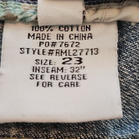 Womens Sz 23 Distressed Highrise Inseam 32 Wide Leg  100% Cotton Bootcut Jeans - Picture 3 of 12